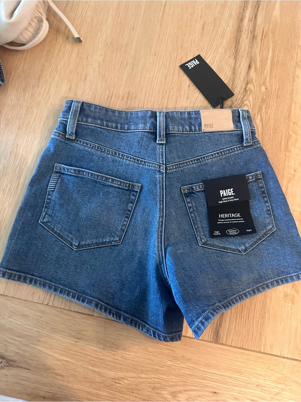 NWT Paige Dani Short - Picture 2 of 2